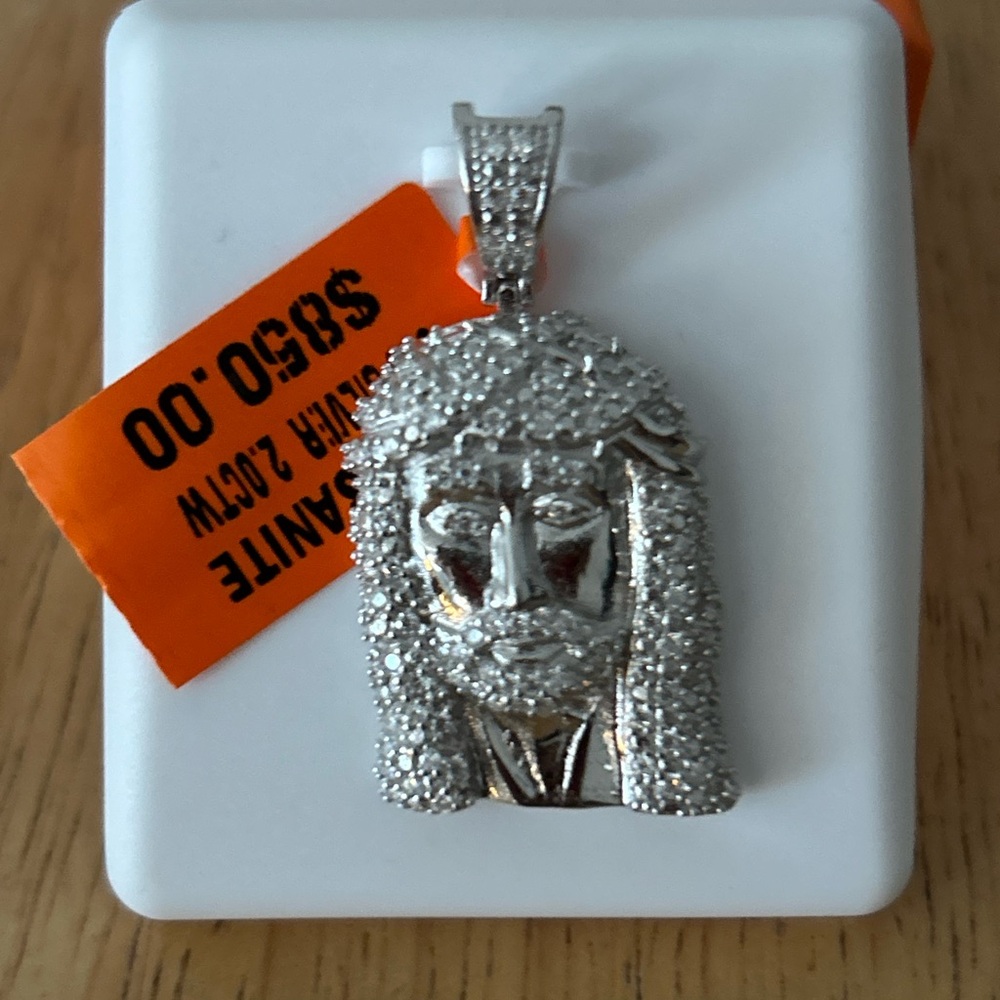 925 Sterling Silver Jesus Pendant 2carats
